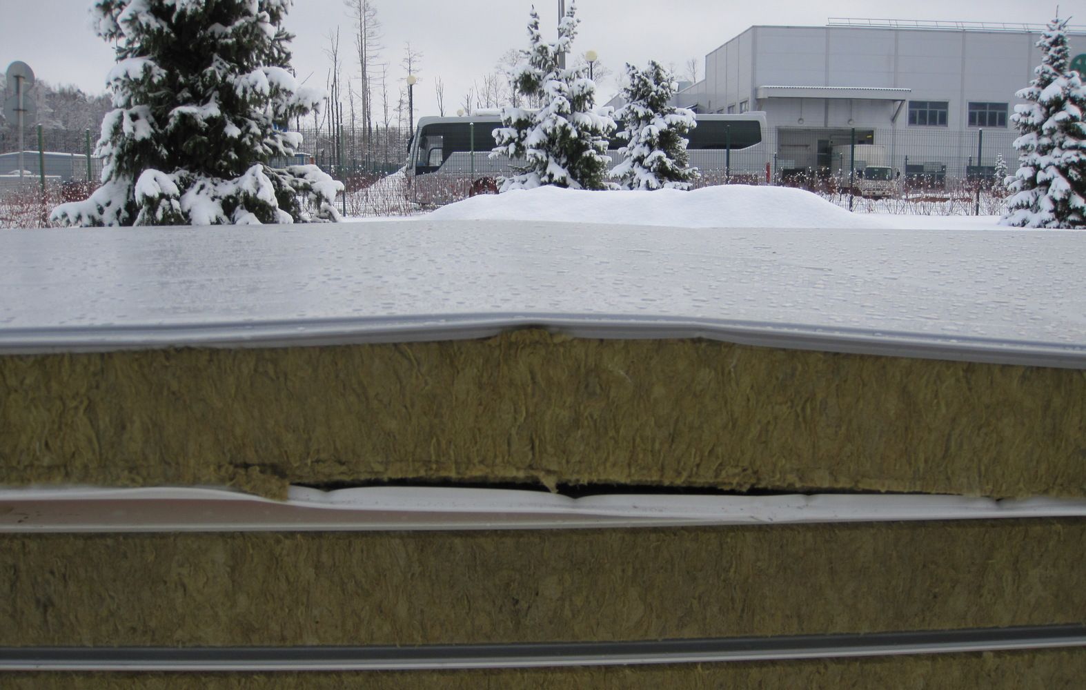 Ручной монтаж сэндвич-панелей